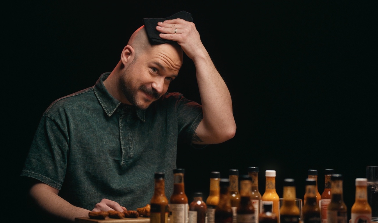 Image de l'article Ces trois personnalités se mettent au défi d'affronter «Hot Ones Québec» pour la 2e saison