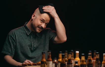 Image de l'article Ces trois personnalités se mettent au défi d'affronter «Hot Ones Québec» pour la 2e saison