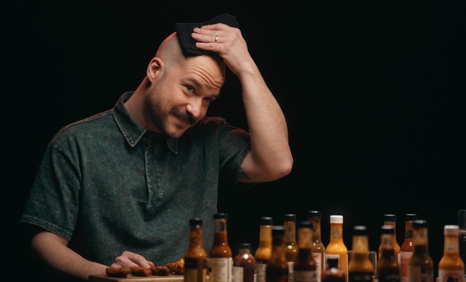 Image de l'article Ces trois personnalités se mettent au défi d'affronter «Hot Ones Québec» pour la 2e saison