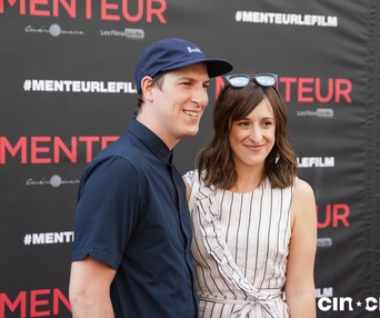 Sur le tapis rouge du film Menteur