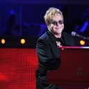 Elton John sur le plateau de l'émission American Idol: The Search for a Superstar