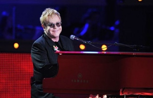 Elton John sur le plateau de l'émission American Idol: The Search for a Superstar