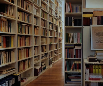 Une scène du film Umberto Eco: La bibliothèque du monde