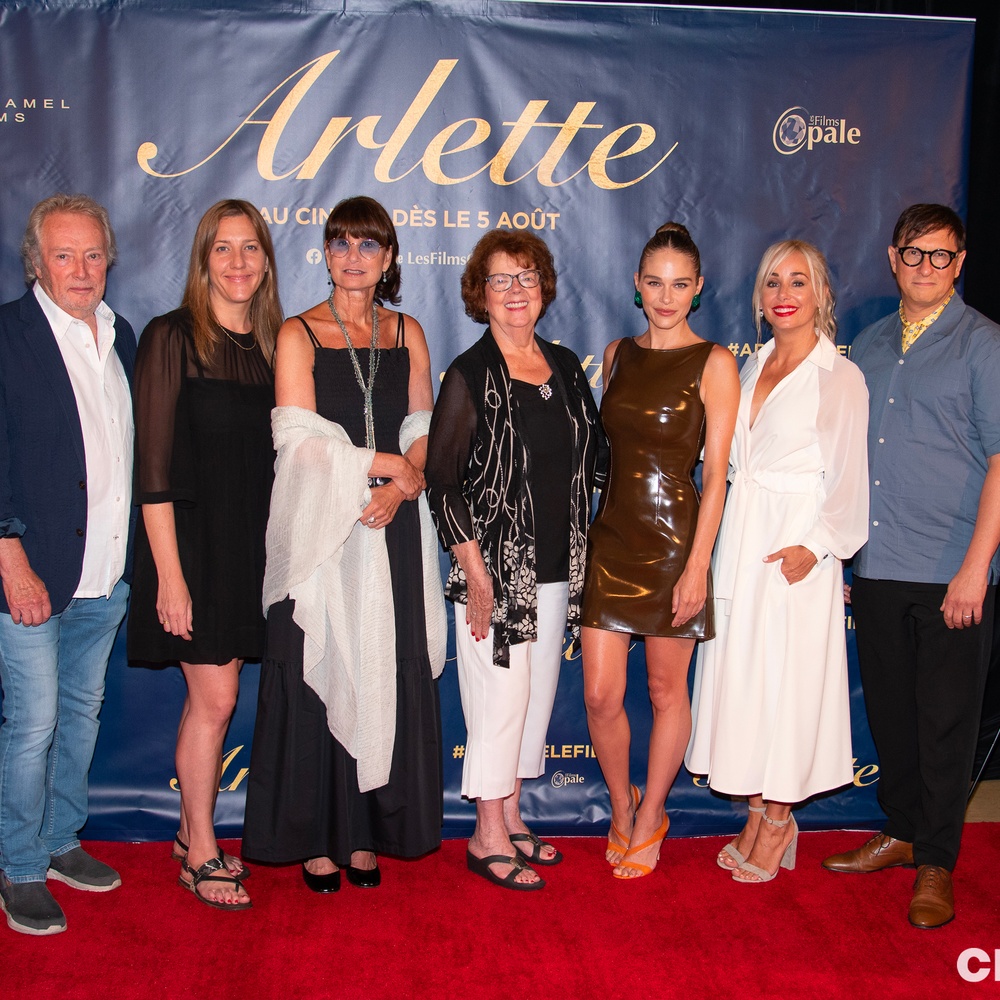 Sur le tapis rouge du film Arlette