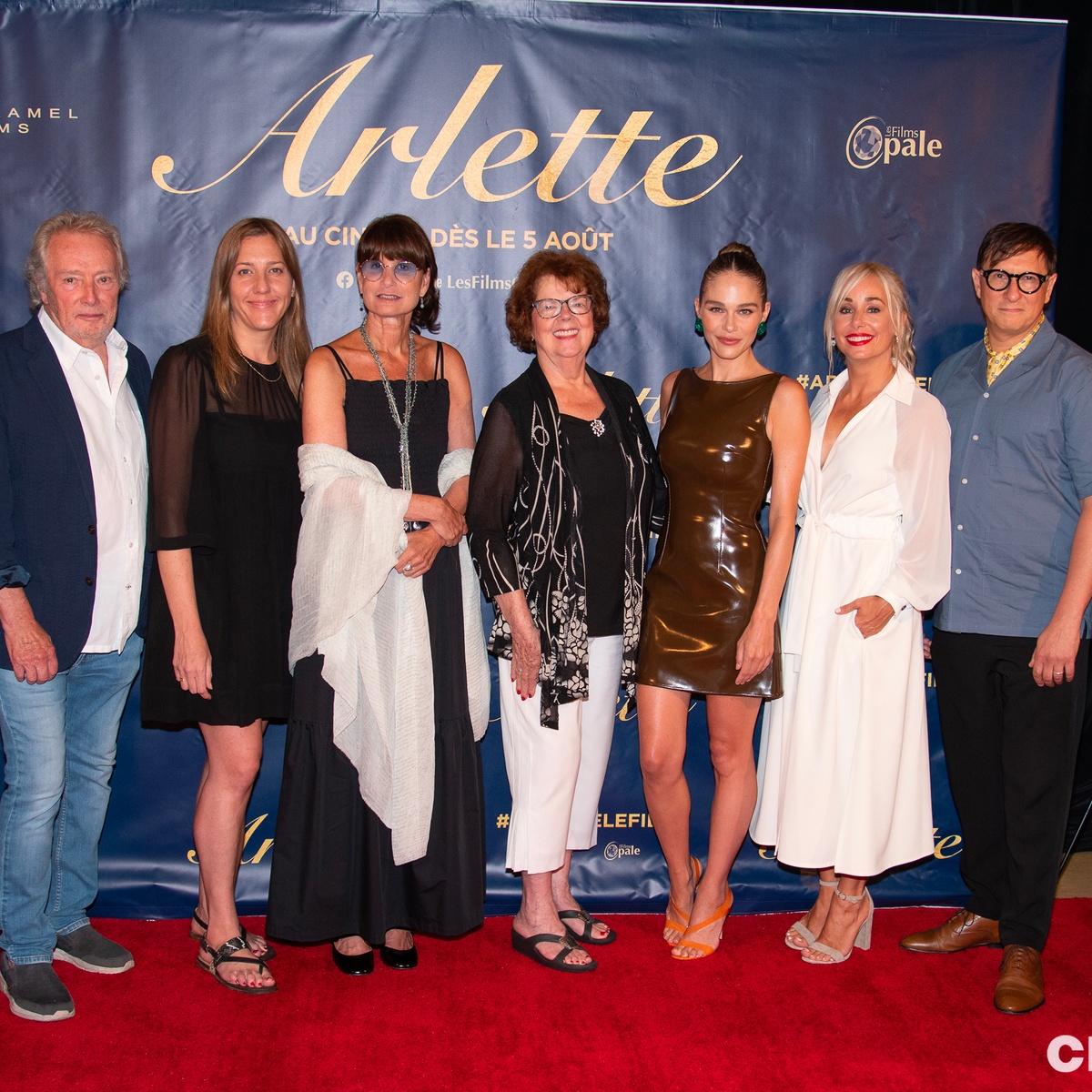 Sur le tapis rouge du film Arlette