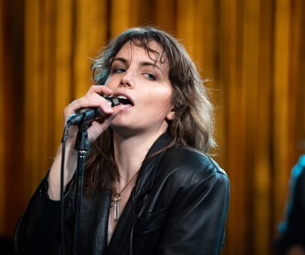 Une scène du film Beautiful Rebel