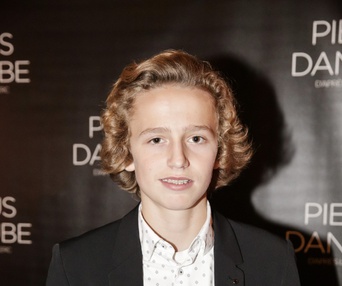 Sur le tapis rouge du film Pieds nus dans l'aube