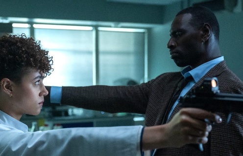 Nathalie Emmanuel et Omar Sy dans The Killer