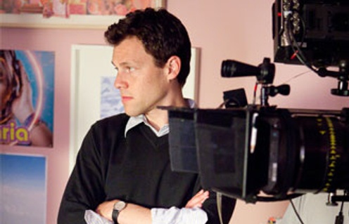 Will Gluck sur le plateau du film Easy A