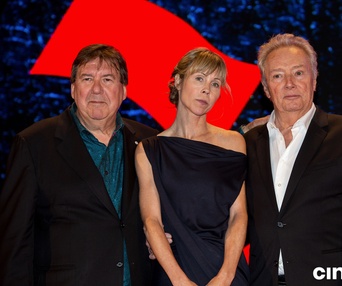 Sur le tapis rouge du film Il pleuvait des oiseaux