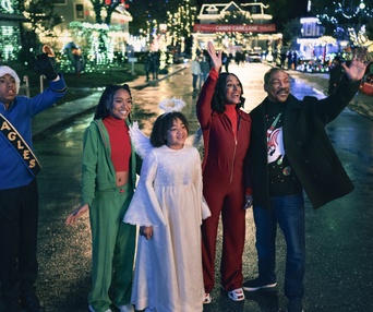 Une scène du film Candy Cane Lane