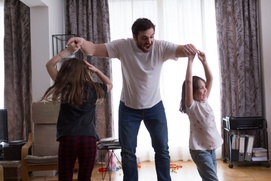 Une scène du film Mais vous êtes fous Une scène du film Mais vous êtes fous