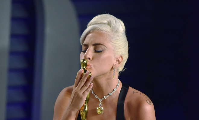 Lady Gaga revient sur sa performance avec son « ami » aux Oscars