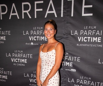 Sur le tapis rouge du film La parfaite victime