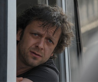 Une scène du film Si tu meurs, je te tue
