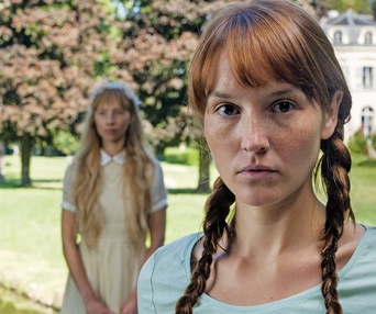 Une scène du film Une nouvelle amie