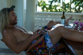 Une scène du film The Beach Bum Une scène du film The Beach Bum