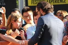 Sur le tapis rouge du film The Drop Sur le tapis rouge du film The Drop