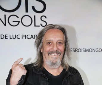 Sur le tapis rouge du film Les rois mongols