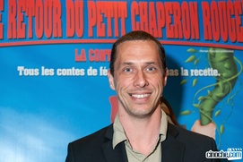 Sur le tapis rouge du film Le retour du petit chaperon rouge : La contre-attaque