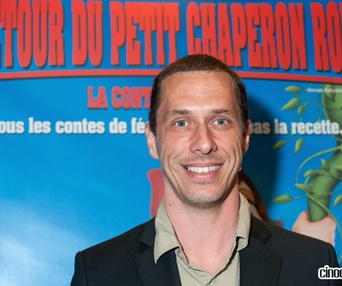 Sur le tapis rouge du film Le retour du petit chaperon rouge : La contre-attaque