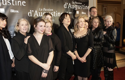 Sur le tapis de rouge du film La passion d'Augustine
