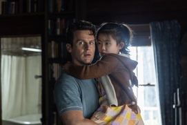 Une scène du film Knock at the Cabin