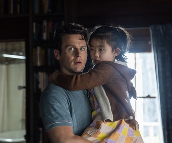 Une scène du film Knock at the Cabin