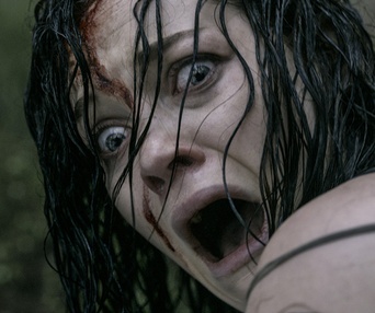 Une scène du film Evil Dead