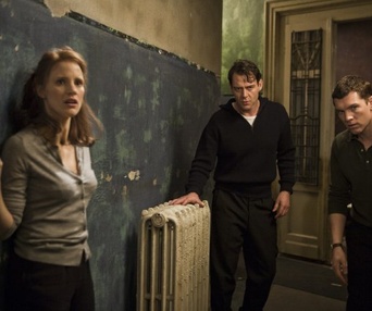 Une scène du film The Debt