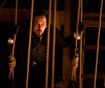 Une scène du film The Raven