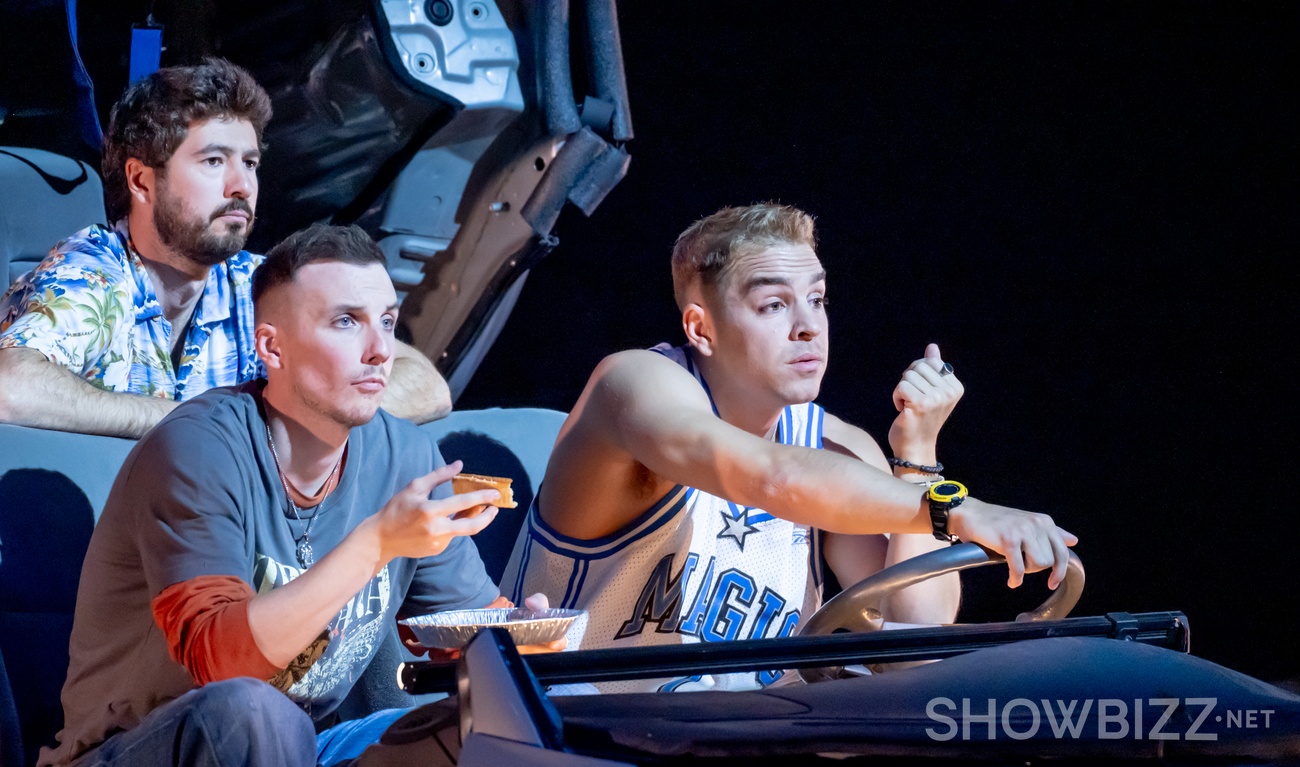 Image de l'article « Québec-Montréal» sur scène : Une mise en scène inventive au service de ce classique québécois