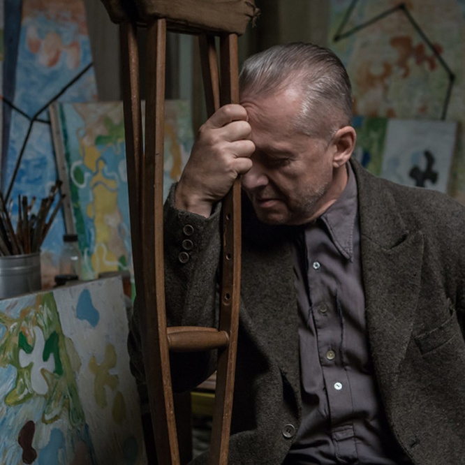 Une scène du film <em>Les fleurs bleues</em>