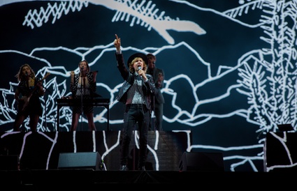 L'éclectique Beck grise Québec