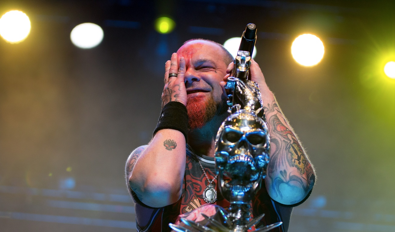 Five Finger Death Punch et Papa Roach décapent le Centre Vidéotron