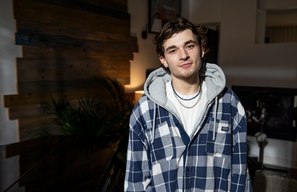 Image de l'article Alex de «Survivor Québec» produit une série avec Sam-Éloi Girard