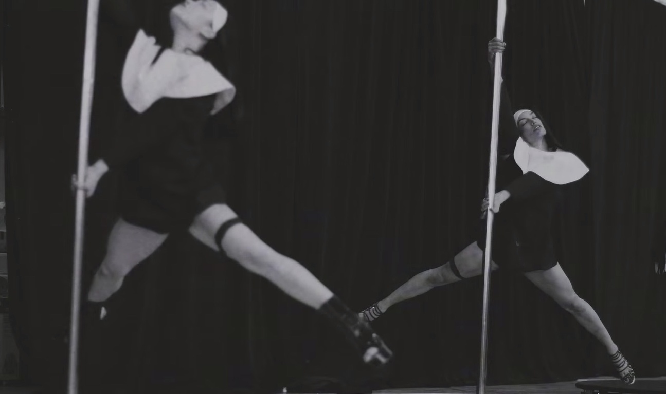 Des danseuses déguisées en religieuses dans Rebel Heart de Madonna