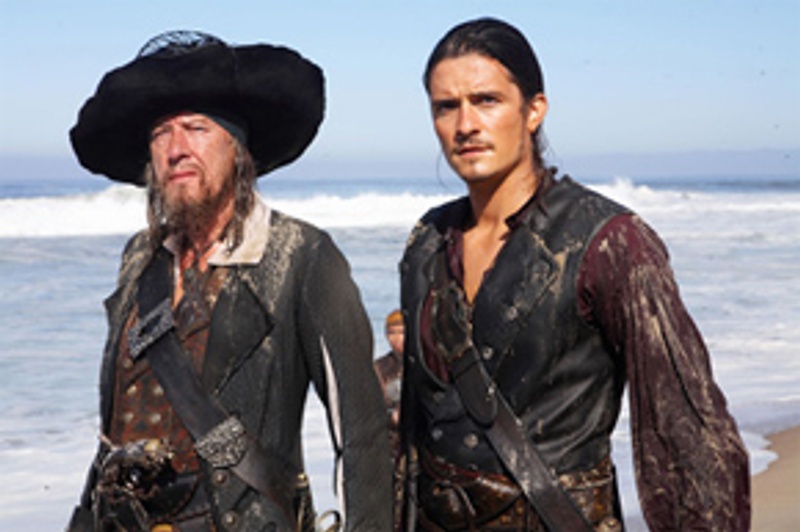 Geoffrey Rush et Orlando Bloom dans Pirates des Caraïbes : Jusqu'au bout du monde