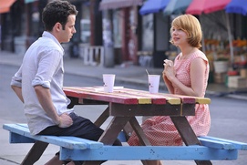 Une scène du film Take This Waltz Une scène du film Take This Waltz
