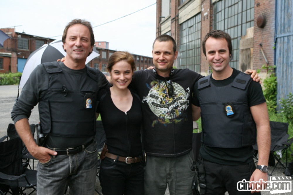 Michel Côté, Caroline Dhavernas, Émile Gaudreault et Louis-José Houde sur le plateau de De père en flic.