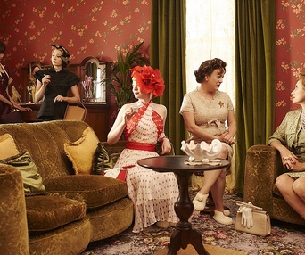 Une scène du film The Dressmaker