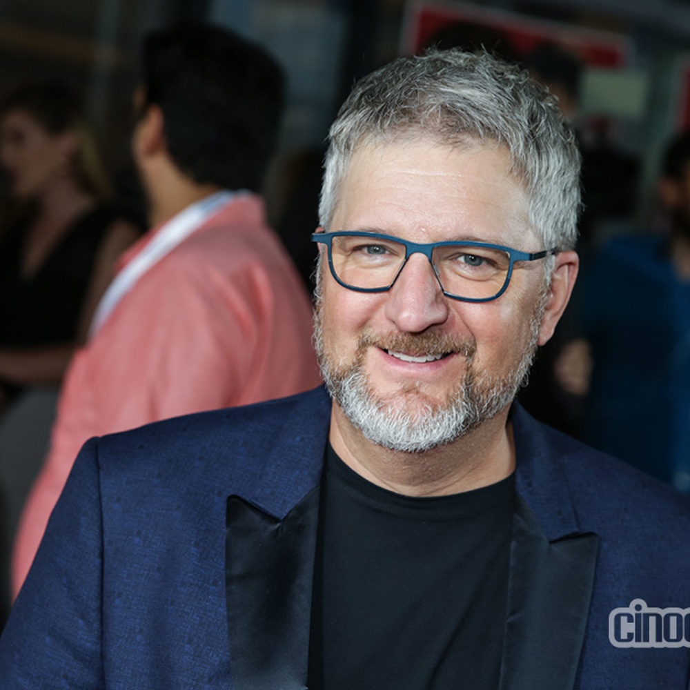 Sur le tapis rouge de la première de Embrasse-moi comme tu m'aimes
