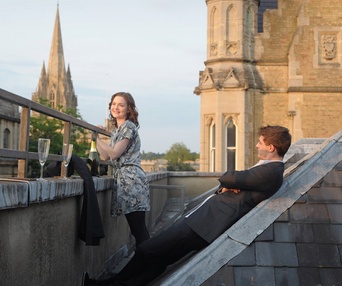 Une scène du film The Riot Club