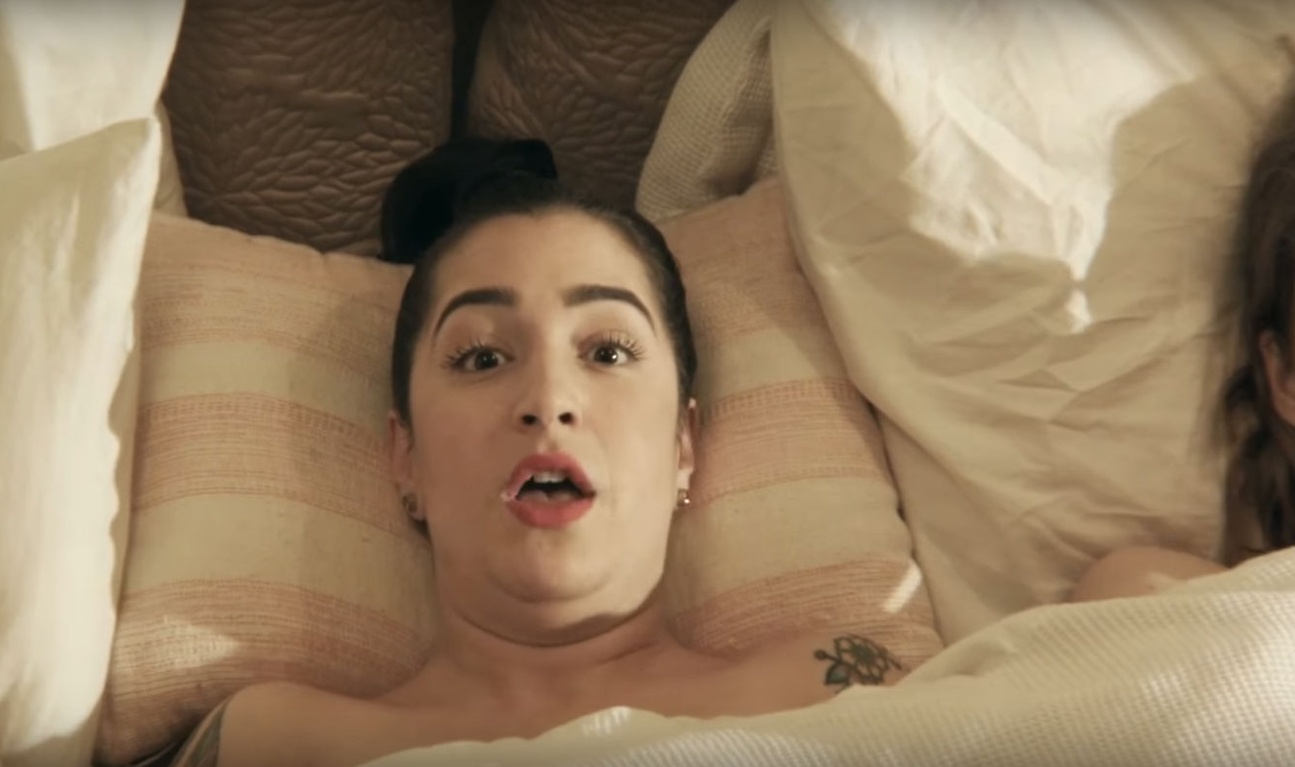 Mariana Mazza ne peut se taire après un plan à trois dans sa nouvelle pub