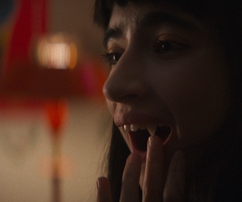 Une scène du film Vampire humaniste cherche suicidaire consentant