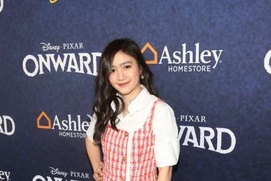 Sur le tapis rouge de la première mondiale de Onward