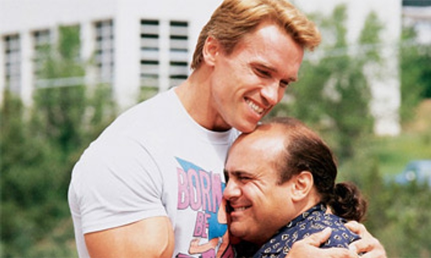Schwarzenegger et DeVito préparent une suite à Twins