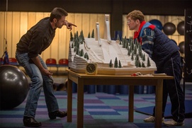 Une scène du film Eddie the Eagle Une scène du film Eddie the Eagle