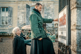 Une scène du film L'abbé Pierre - Une vie de combats Une scène du film L'abbé Pierre - Une vie de combats