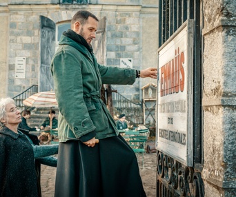 Une scène du film L'abbé Pierre - Une vie de combats